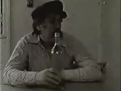 De nep heeft anale seks buitenseks filmpjes met de blonde en pijpt haar vriendin.
