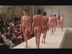 Mama geeft glazen aan een klusjesman, zuigende studs, big black. sex filmpjes met dieren