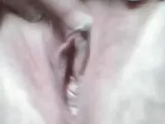 Een blondje gay massage filmpjes in kousen die aan haar vagina friemelt.
