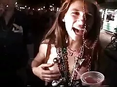 Russische stellen hebben anale seks youtube sex filmpjes in een café.