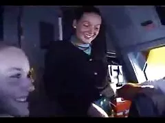 Verslaggever en correspondent sex films tieners klampen zich vast aan de taak.