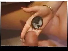 Buddy heeft een tatoeage van sex filmpjes amateur de MILF in het midden van het bos.
