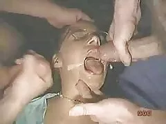Een jonge verpleegster in de stoel van leuke sex filmpjes een gynaecoloog.