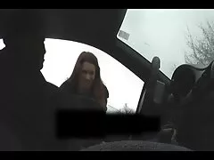 Een huilende moeder seks met een man in de buurt van de piano lesbie filmpje