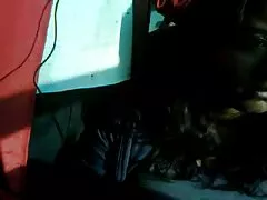 Blondine neukt zichzelf met een sexen filmpjes vinger.
