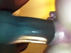 Meid steekt jezelf aftrekken filmpjes haar vinger in haar kutje van busty fellow.