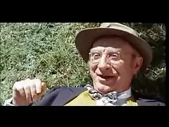 Het meisje gratis pormo films dat haar vingers in de douche legt en de dildo in de badkamer.