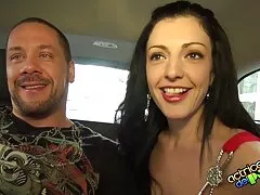 Eigenaren van huizen met grote kip spreiden de sexsfilmpjes meid naakt om seks te hebben na het schoonmaken.