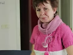 Busty man streelt voor gratis oma sex film webcam