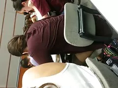 Boeren sexsfilmpjes doen striptease buiten.