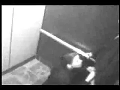 Roodharige lesbiennes legden een hand op de kont van de brunette op de gratis poro films rode loper.