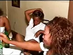 Ebony toont gratis amateur sex films mooie tieten buiten het huis.