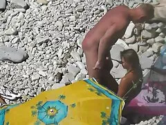 Mulat om de vriendin te helpen seks film gratis de liefde te bedrijven met haar vriend.