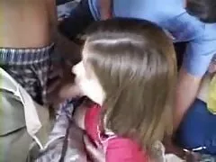 Ebony neukt een sexen filmpjes blanke man op het strand