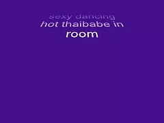 De sex film verkrachting man heeft een vrouw op de seksuele schommel.
